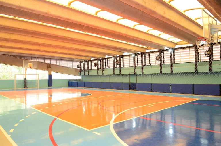 Três quadras esportivas