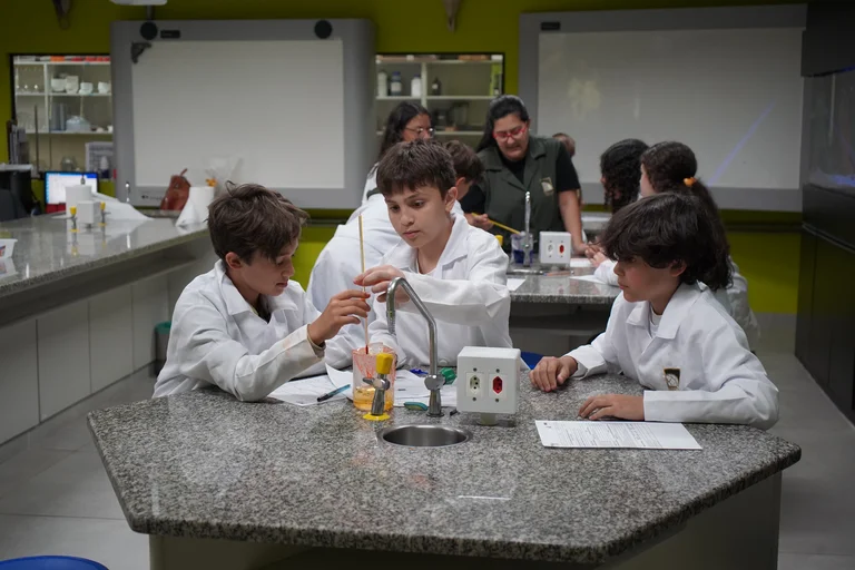 Laboratório científico multidisciplinar